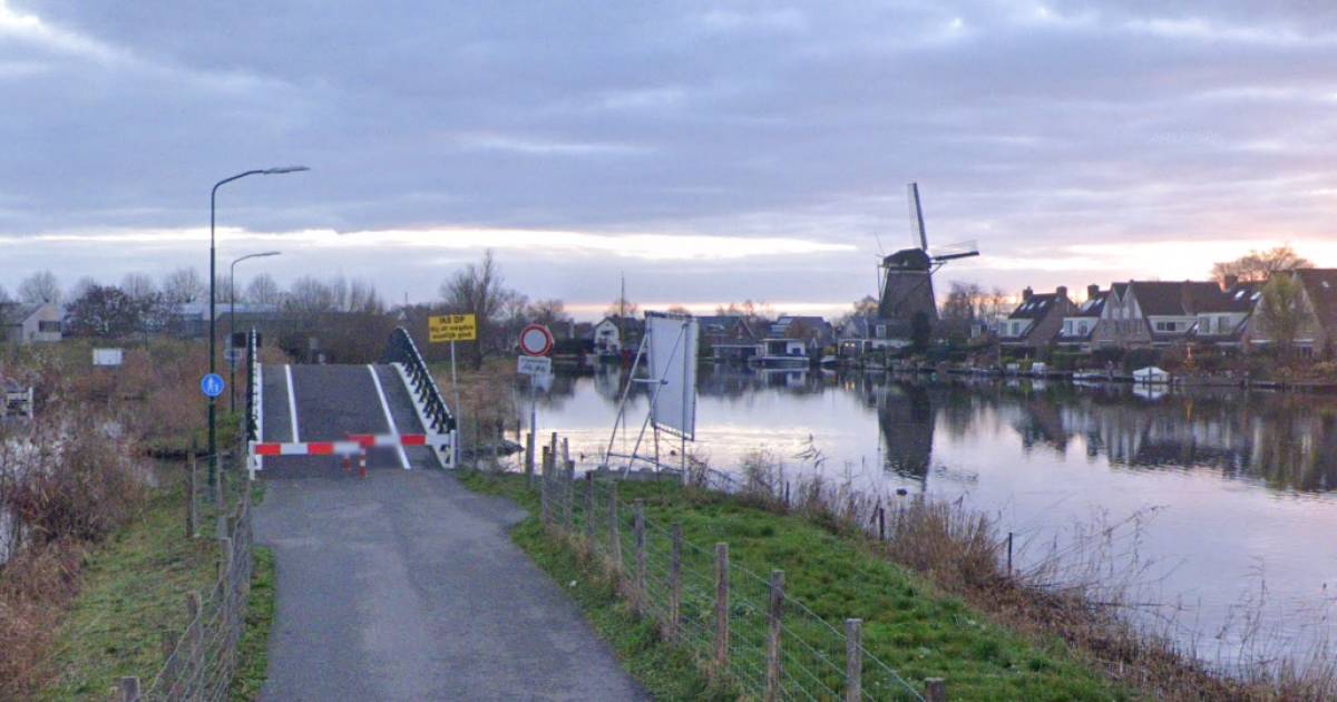Tegenliggers kunnen elkaar door te steile brug in Vreeland niet zien: gemeente komt met oplossing