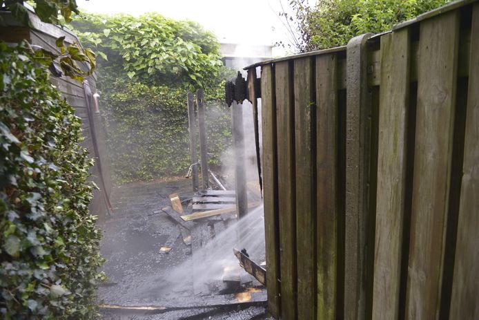 Het is onbekend hoe de brand ontstond.