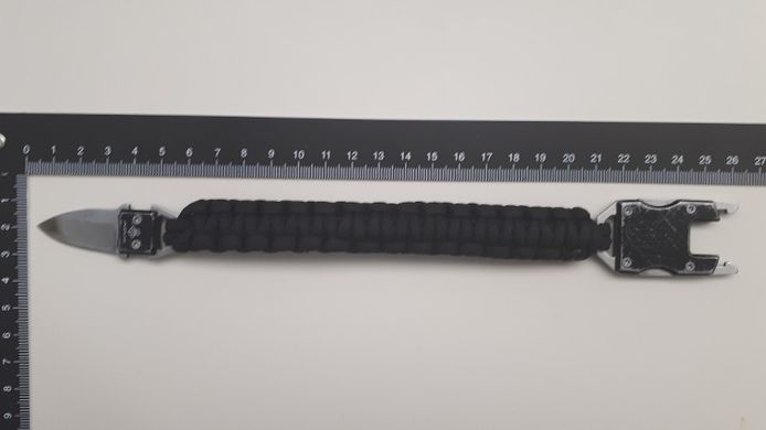 De jongste verdachte droeg een armband met mes bij zich.