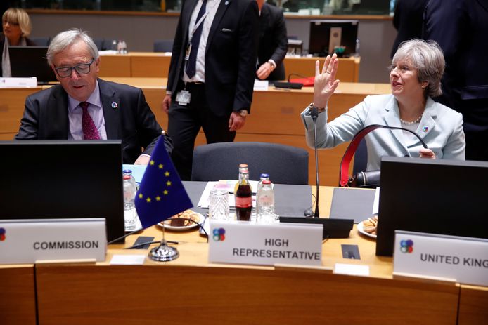 Jean-Claude Juncker en Theresa May.