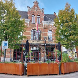 ‘Wat we bekwamen zijn geen verworven rechten’: Het Roze Huis viert 30 jaar maar waarschuwt voor terugval in aanvaarding