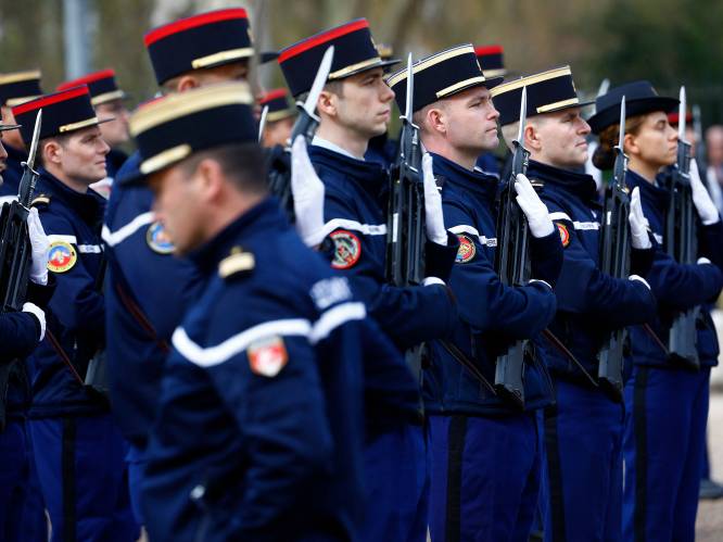 Waarom Buckingham Palace voor het eerst bewaakt wordt door Franse wachters