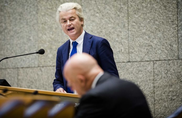 Minister Ferdinand Grapperhaus van Justitie en Veiligheid (CDA) en Geert Wilders (PVV) tijdens het wekelijks vragenuur in de Tweede Kamer