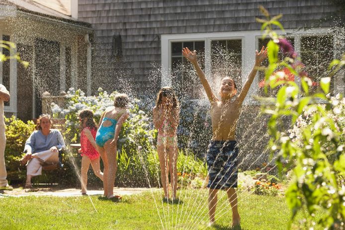Les jeux d'eau fonctionnent toujours auprès des plus jeunes!