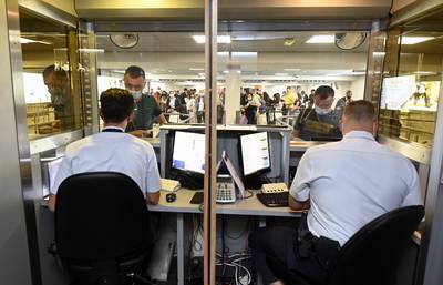 Personeel luchthaven Charleroi houdt werkonderbrekingen, vliegverkeer mogelijk verstoord