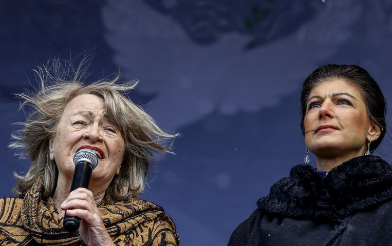 Alice Schwarzer et Sahra Wagenknecht.  Beeld ANP/EPA