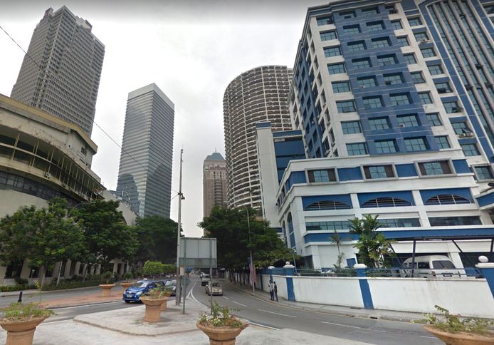Langs Jalan Dang Wangi, de straat in Kuala Lumpur, staat veel hoogbouw.