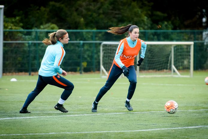 Extra training moet geven aan meisjesvoetbal Breda | Breda | bndestem.nl