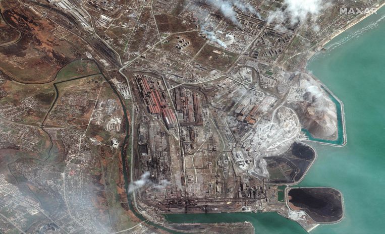 Het Azovstal-complex in Marioepol op 12 april. De staalfabriek was de laatste schuilplaats voor Oekraïense soldaten in de bezette stad.  Beeld AFP