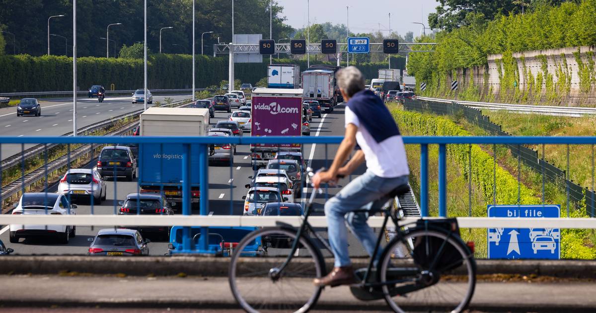dag-in-dag-uit-in-de-file-naar-je-werk-ga-toch-fietsen-ik-geloof-er