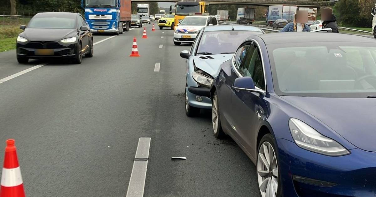 Vertraging door ongeval op de A50 richting Arnhem, ook andere kant op lange file.