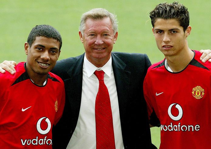 Cristiano Ronaldo (rechts) naar Sir Alex Ferguson.