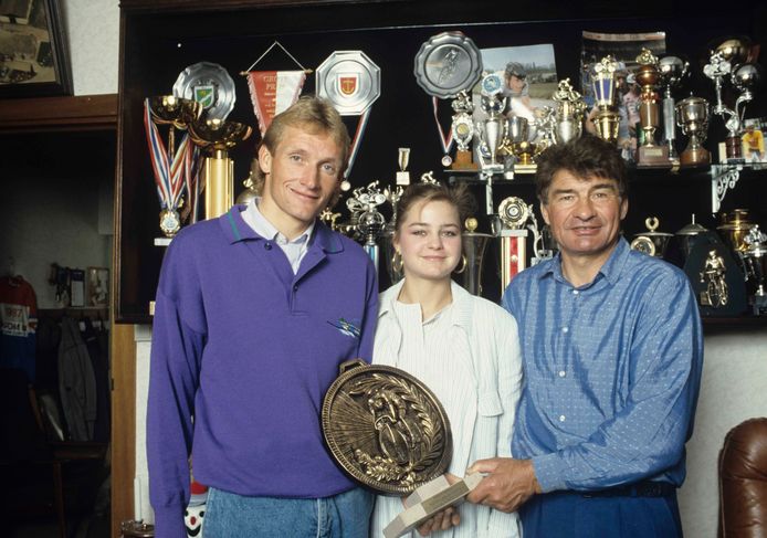 Met schoonzoon Adrie van der Poel en dochter Corinne Poulidor in 1988.