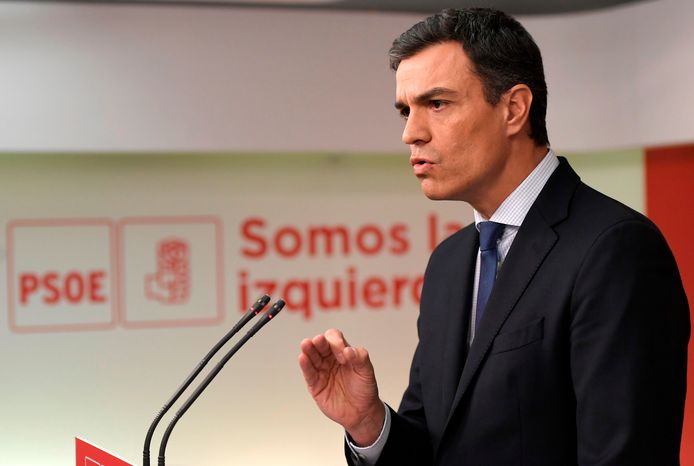 Pedro Sánchez van de PSOE hoopt vrijdag Rajoy tot ontslag te kunnen dwingen en hem te kunnen opvolgen.