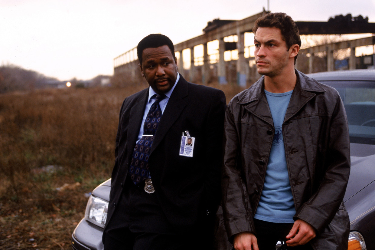 'The Wire fileert de Amerikaanse maatschappij en legt pijnlijk bloot waar het fout loopt', zegt de Vlaamse scenarist Bert Van Dael. Beeld COURTESY - HBO