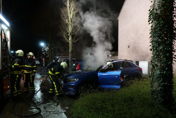 Auto in brand op Bongelakker in Rijen.