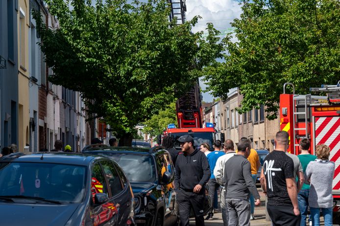 De hulpdiensten werden zaterdagmiddag opgeroepen voor een brand in de De Manstraat in Deurne