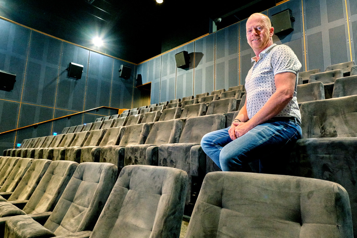 Directeur Hans Laheij van cultureel centrum Landvast kan vanaf 1 juni zijn bioscoopzalen weer openen.