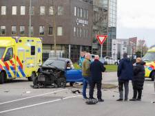 Meerdere gewonden bij ongeluk met auto en brommobiel in Dordrecht