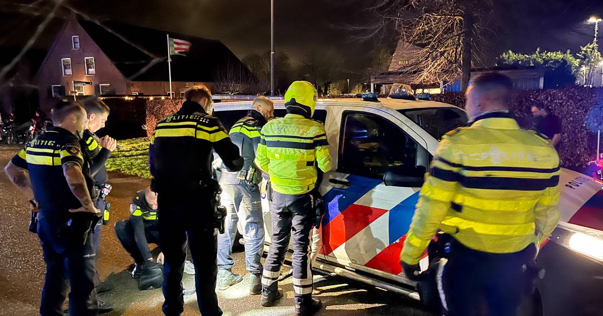 Bestuurder gestolen busje na achtervolging aangehouden bij Noordeloos | 112 nieuws Molenlanden