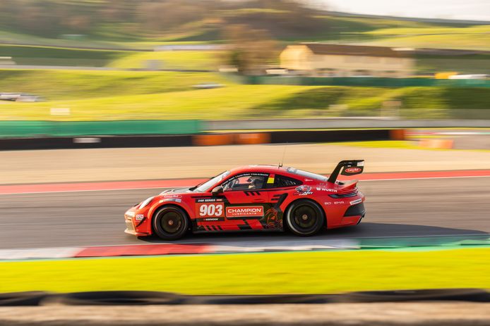 RedAnt Racing pakt na zes lekke banden meteen podium tijdens eerste ...