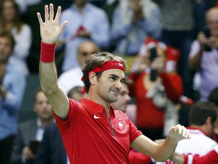 Roger Federer juicht na zijn overwinning tegen Thiemo de Bakker. Beeld reuters