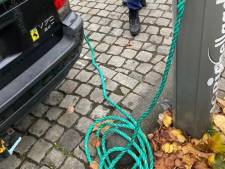 U wilt uw niet-elektrische auto ‘opladen’ met een touw, mag dat?