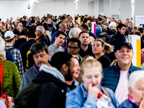 Reiziger mijdt Schiphol: boekingssites zien run op tickets vanaf Eindhoven en Rotterdam