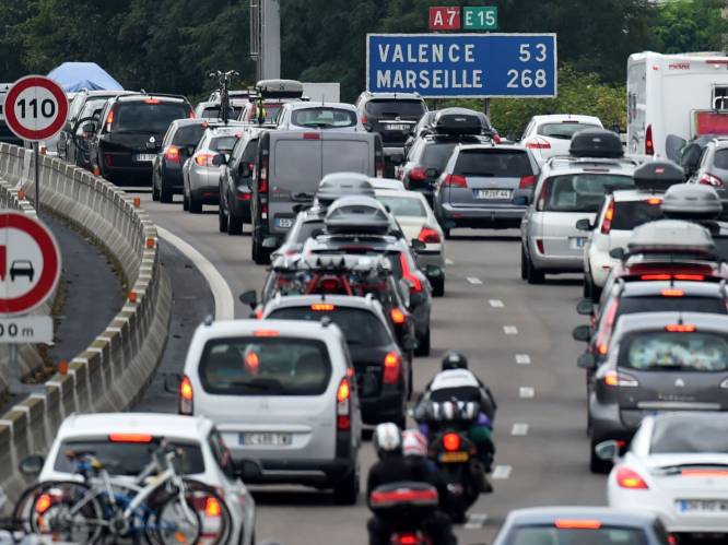 Op reis met de auto: waar sta ik deze zomer in de file? Kan ik die vermijden? Hoe bereid ik me voor?