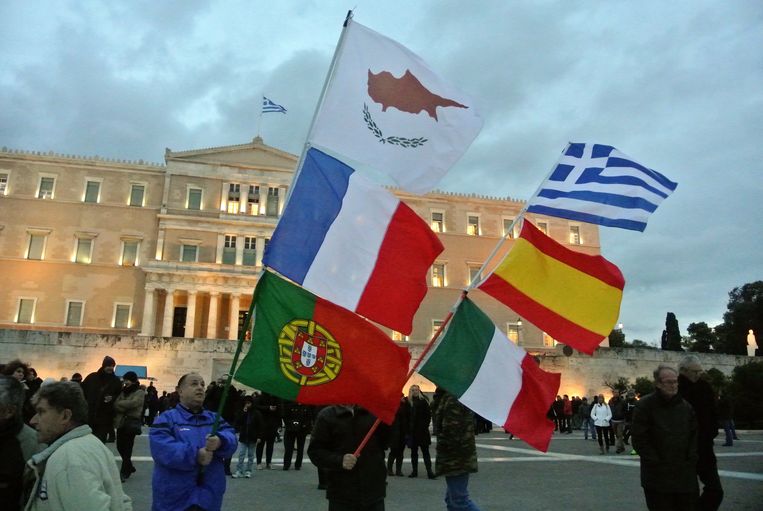 Atene, 2015. I greci manifestano durante un incontro a Bruxelles sul debito del governo greco.  Statua di George Panajakis / Getty