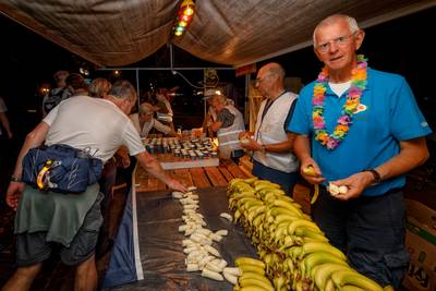 René liet al tienduizenden bananen door zijn handen gaan: wat extra energie voor deelnemers aan de 8