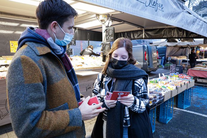 Conner Rousseau, donderdag op de markt: "Horen, zien en ingrijpen, dat kan voor slachtoffers een wereld van verschil maken."