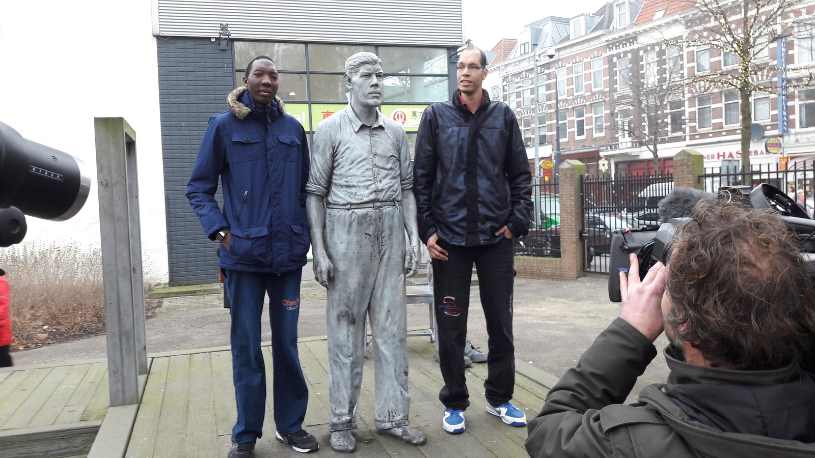 Rotterdam onder de indruk van langste mannen ter wereld Foto AD.nl
