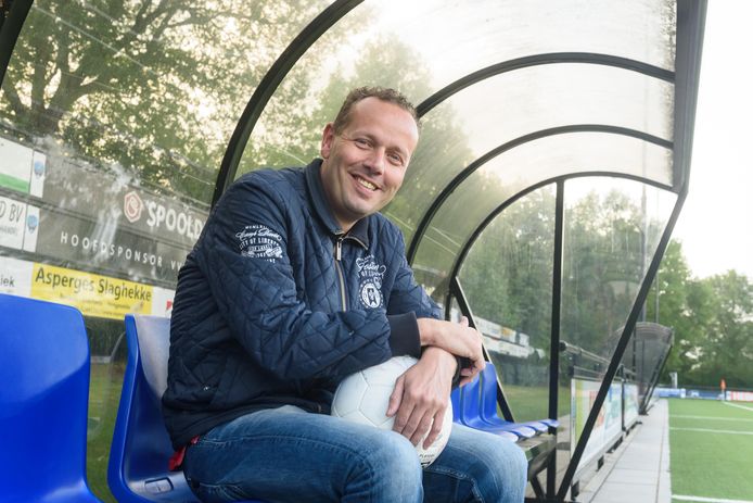 Bas Nijweide, hier op archieffoto, heeft zijn contract verlengd.