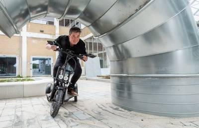 MS-patiënt Martin uit Borne maakt zelf sportieve driewieler: ‘Ik wilde niet in zo’n oubollige scootm