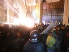 Kiev: assaut de manifestants dans un bâtiment occupé par la police