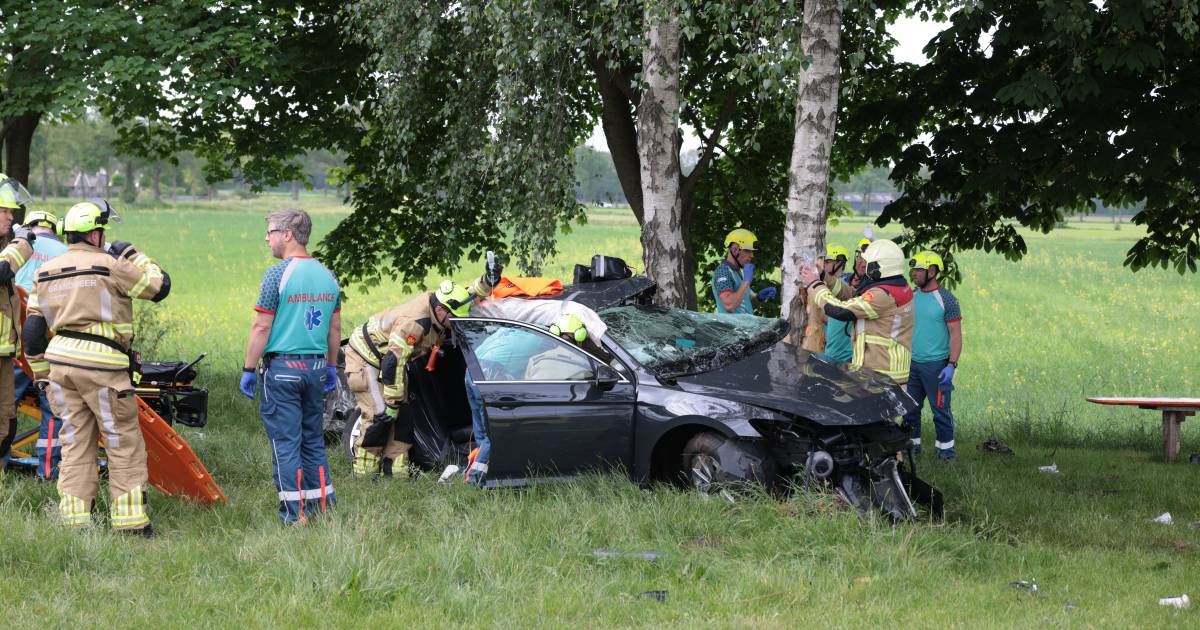Zwaar ongeluk bij Lemelerveld: vier ambulances en traumahelikopter aanwezig.