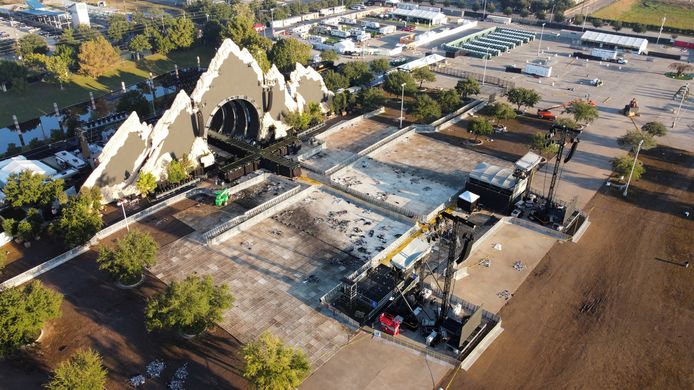 La scène vide du festival AstroWorld, quelques jours après la tragédie.