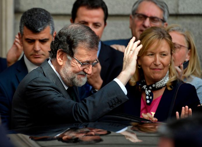 Mariano Rajoy verliet vanmiddag het parlement na zijn verloren vertrouwensstemming.