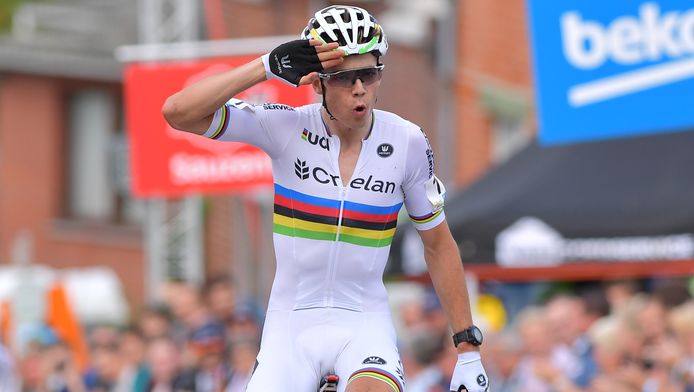 Wout Van Aert Geeft Zijn Regenboogtrui Meteen Glans Op Muur Van Geraardsbergen Default Hln Be