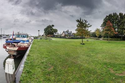 Raad beslist over het vluchtelingenschip in Lage Zwaluwe: ‘We nemen zorgen van inwoners serieus’