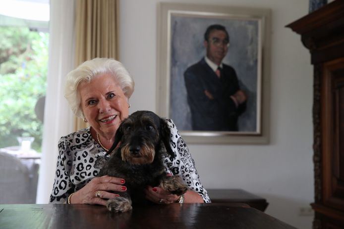 Leidy van Eeghem, voor het portret van haar man Leo, destijds directeur van Tsilveren Seepaerd.