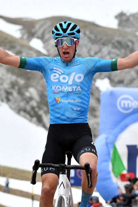 Statu quo sur le Giro: Bais s’impose au sommet du Gran Sasso, les favoris se neutralisent