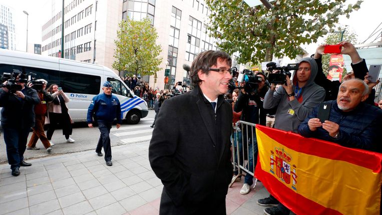 Puigdemont komt aan bij de persconferentie in Brussel Beeld afp