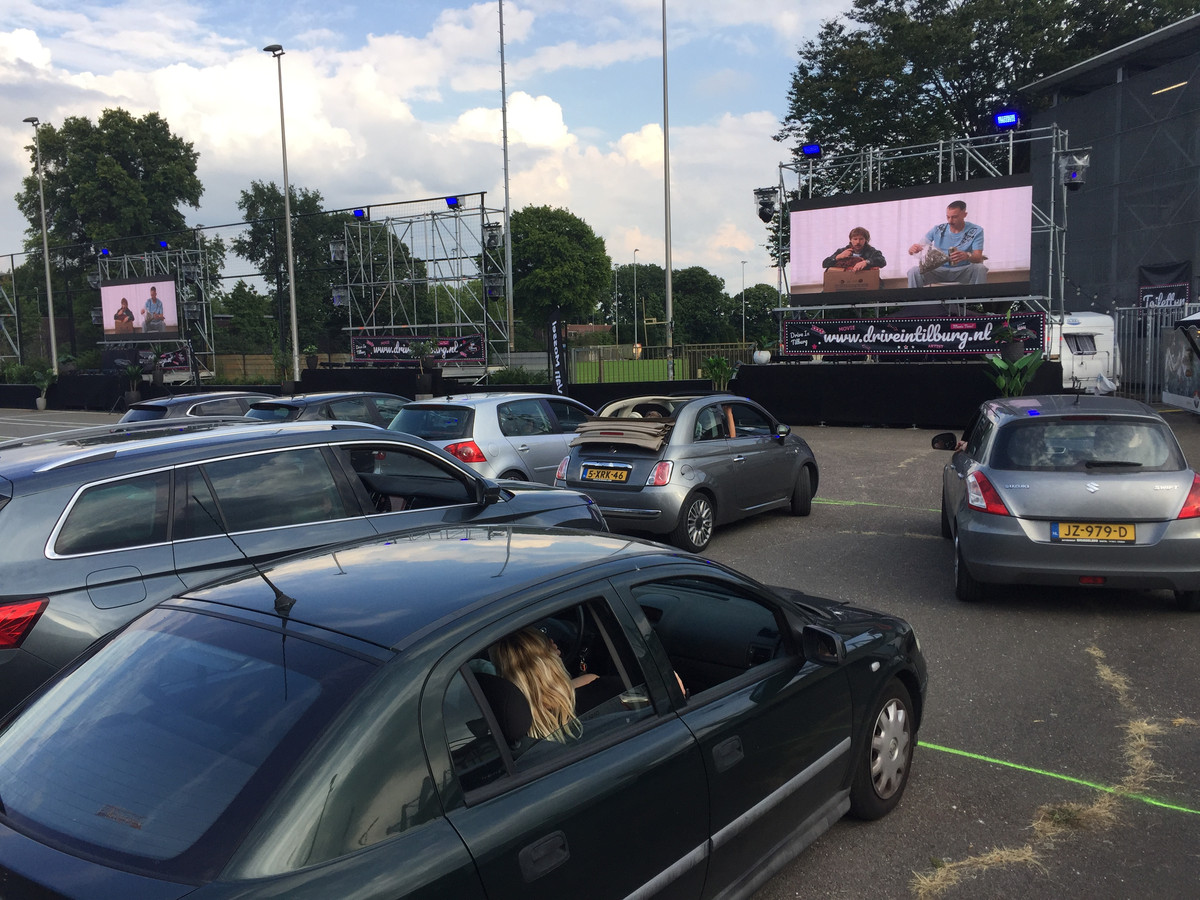 Zaterdag draaide de film New Kids Turbo in de drive-in bioscoop bij het Willem II stadion in Tilburg.