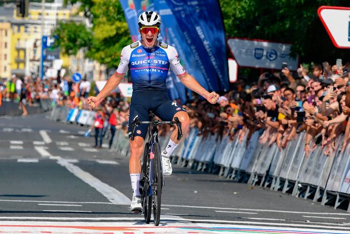 Remco Evenepoel neemt deel aan zijn eerste Ronde van Spanje. Onlangs won hij met overmacht de Clasica San Sebastian.
