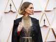 Natalie Portman onder vuur om “hypocriete vrouwencape” bij Oscars