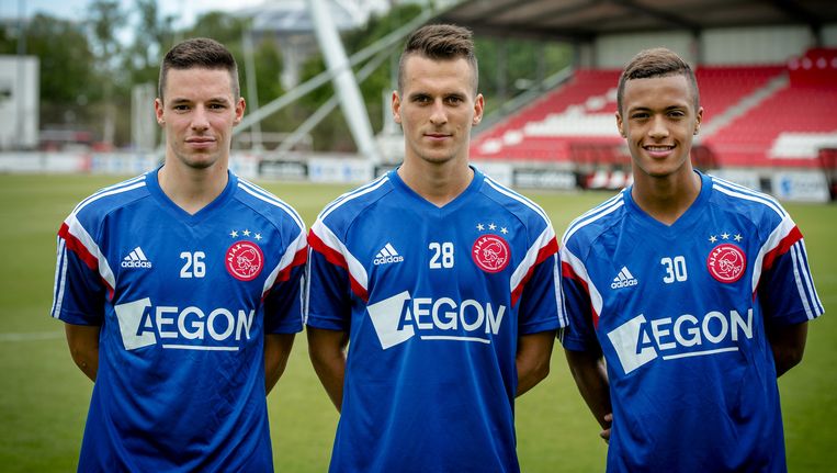 De nieuwe aanwinsten van Ajax (vlnr) Nick Viergever, Arkadiusz Milik en Ricardo Zivkovic na de eerste training van Ajax voor het seizoen 2014/2015. Beeld anp