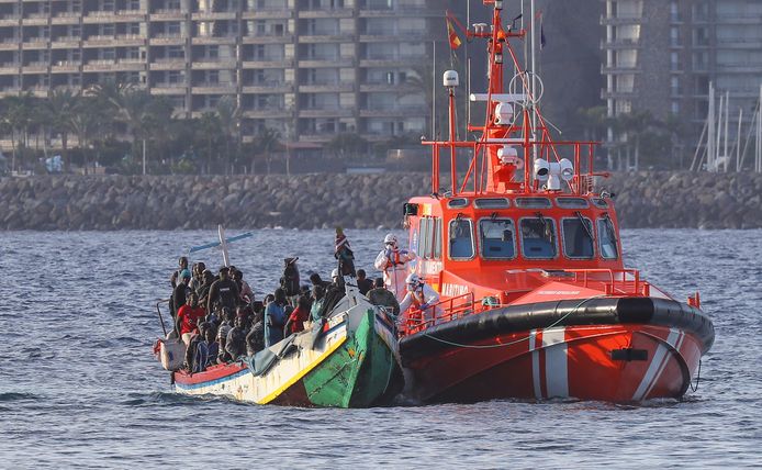 Archiefbeeld: een vluchtelingenboot voor de kust van Gran Canaria