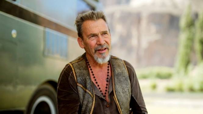 Après ses confidences sur l’évolution de son cancer, Florent Pagny apparaît en forme à la Fashion Week de Paris
